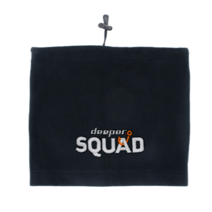 deeper-squad-tour-de-cou-bonnet-noir-logo image 1